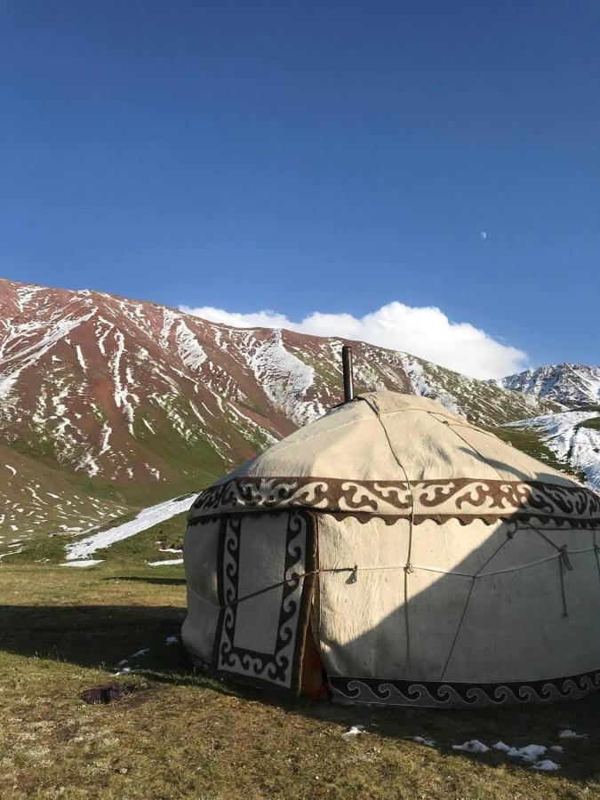 Готель Pamir Nomad Yurt Camp Kara-Kavak Екстер'єр фото