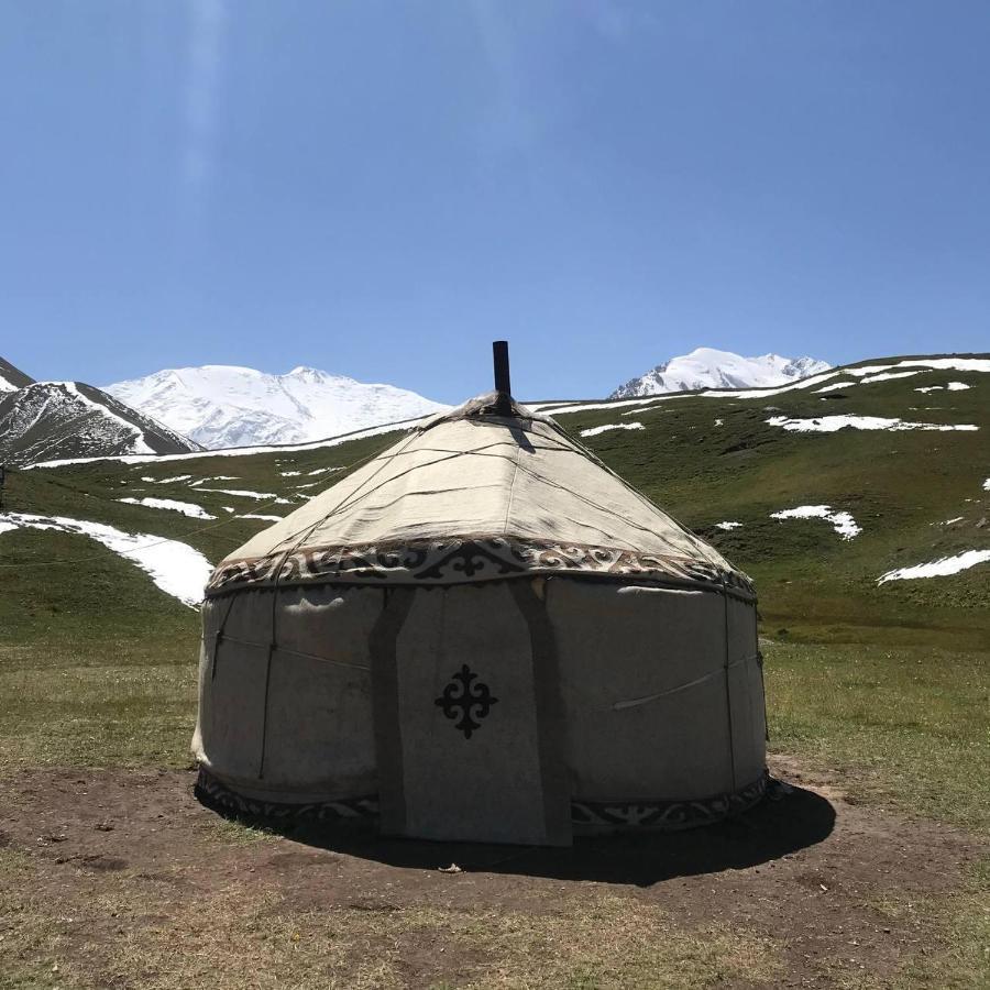 Готель Pamir Nomad Yurt Camp Kara-Kavak Екстер'єр фото